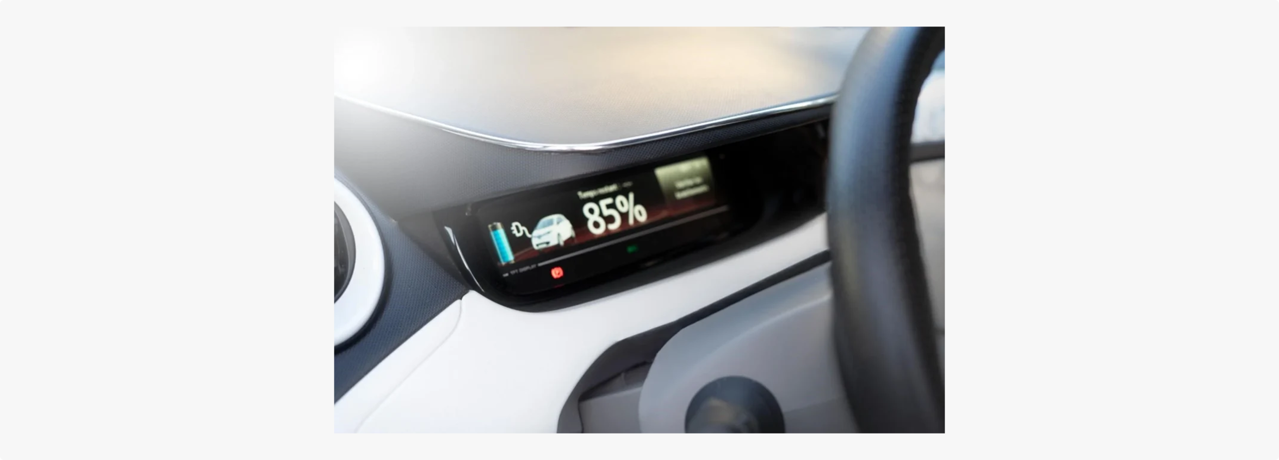 Electric vehicle dashboard displaying an 85% battery charge level.